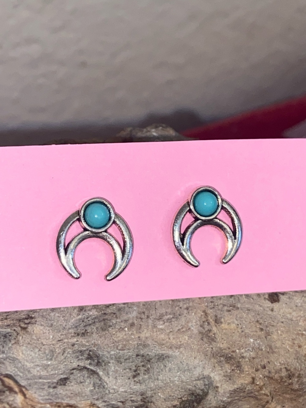 5/$10❤️❤️❤️NEW CRESCENT TOTEM FAUX TURQUOISE STUD EARRINGS